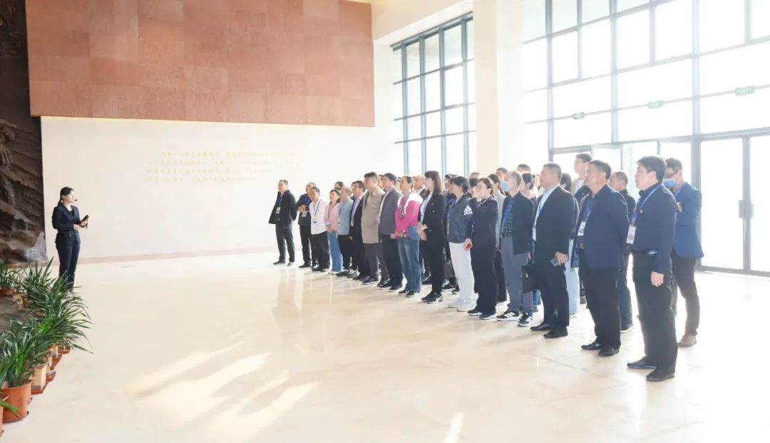 傳承紅色基因·踐行初心使命 | 花花牛乳業集團黨務干部赴河南大別山干部學院開展綜合素質提升教育培訓 傳承紅色基因·踐行初心使命 | 花花牛乳業集團黨務干部赴河南大別山干部學院開展綜合素質提升教育培訓