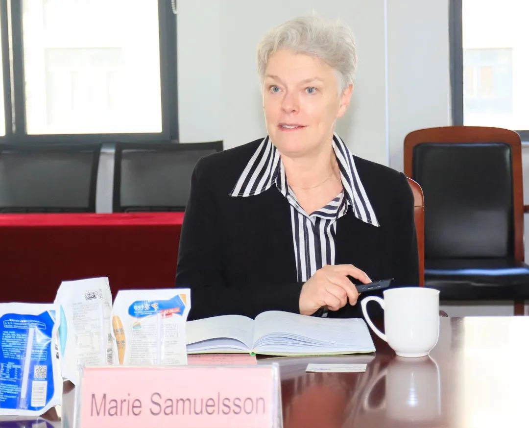 深化合作交流 互信共贏發(fā)展丨瑞典愛克林公司首席執(zhí)行官 Ms.Marie Samuelsson 一行蒞臨花花牛乳業(yè)集團(tuán)參觀座談 深化合作交流 互信共贏發(fā)展丨瑞典愛克林公司首席執(zhí)行官 Ms.Marie Samuelsson 一行蒞臨花花牛乳業(yè)集團(tuán)參觀座談