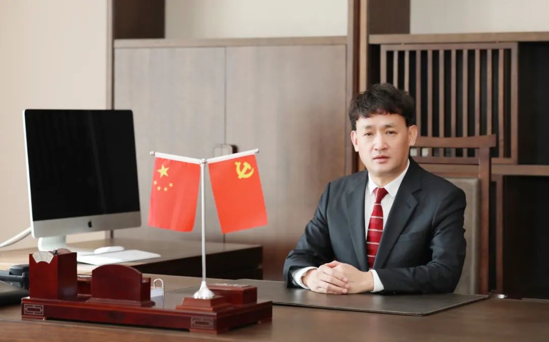 雙雙獲獎 喜事連連| 花花牛乳業(yè)集團(tuán)榮獲“河南省知名品牌”獎,董事長關(guān)曉彥榮膺“2022年度品牌人物” 雙雙獲獎 喜事連連| 花花牛乳業(yè)集團(tuán)榮獲“河南省知名品牌”獎,董事長關(guān)曉彥榮膺“2022年度品牌人物”