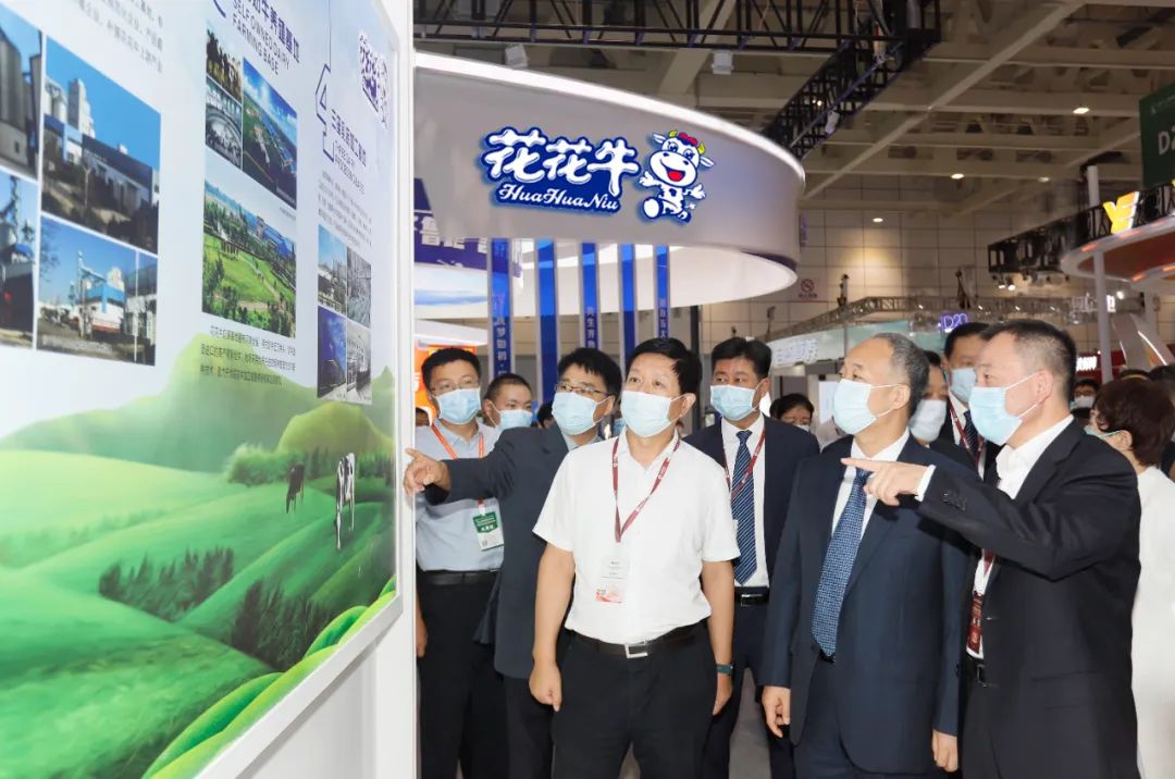 第十三屆奶業大會暨D20峰會在泉城濟南召開 | 花花牛乳業榮膺“優秀乳品加工企業” 第十三屆奶業大會暨D20峰會在泉城濟南召開 | 花花牛乳業榮膺“優秀乳品加工企業”