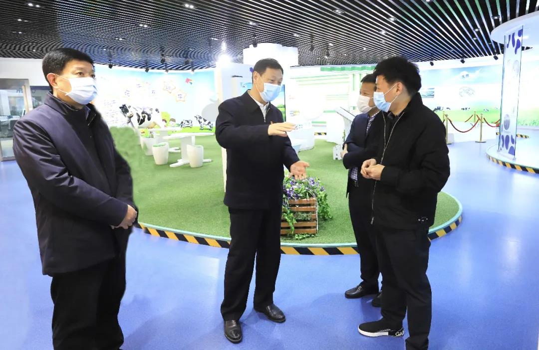 河南省委農辦主任、農業農村廳廳長申延平一行調研河南花花牛乳業集團 河南省委農辦主任、農業農村廳廳長申延平一行調研河南花花牛乳業集團