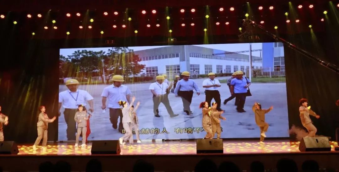 “贏在2019”,花花牛乳業(yè)集團(tuán)2019年新春晚會盛大開幕 “贏在2019”,花花牛乳業(yè)集團(tuán)2019年新春晚會盛大開幕