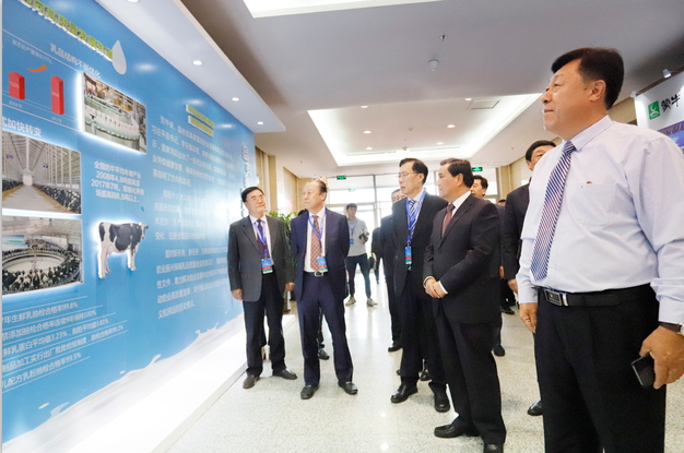 花花牛亮相中國奶業20強呼倫貝爾峰會,共話中國奶業振興! 花花牛亮相中國奶業20強呼倫貝爾峰會,共話中國奶業振興!