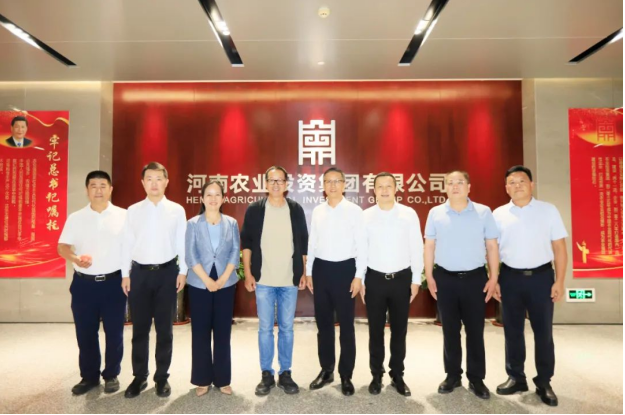 東方甄選俞敏洪先生到訪河南農(nóng)投集團(tuán)，品嘗花花牛產(chǎn)品并給予高度評價
